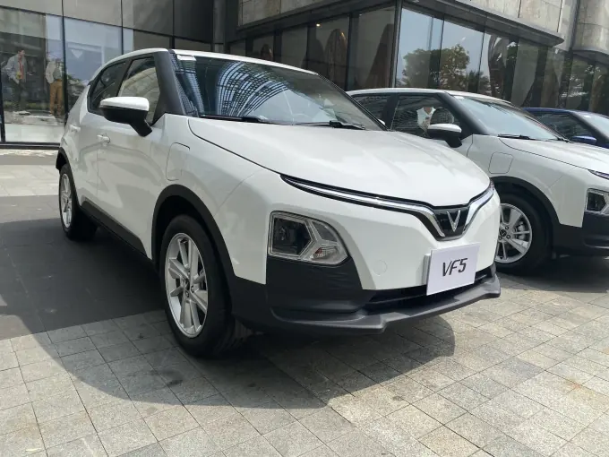 Thuê Xe VinFast VF5 Plus Tự Lái (Pin Khỏe 320Km — Miễn Phí Sạc)