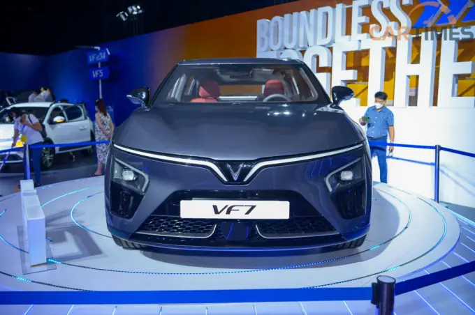 Thuê Xe VinFast VF7 Plus Tự Lái (C-SUV Vũ Trụ Phi Thuyền)